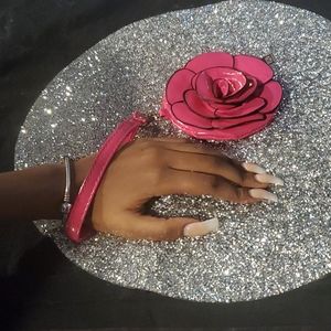 Mini wristlet